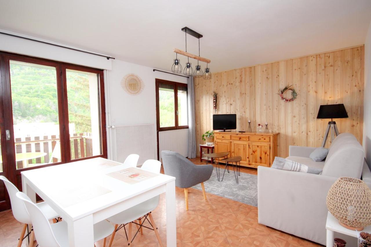 Coquet Appartement Type 2 De 56 M² En Centre Ville Briançon Buitenkant foto