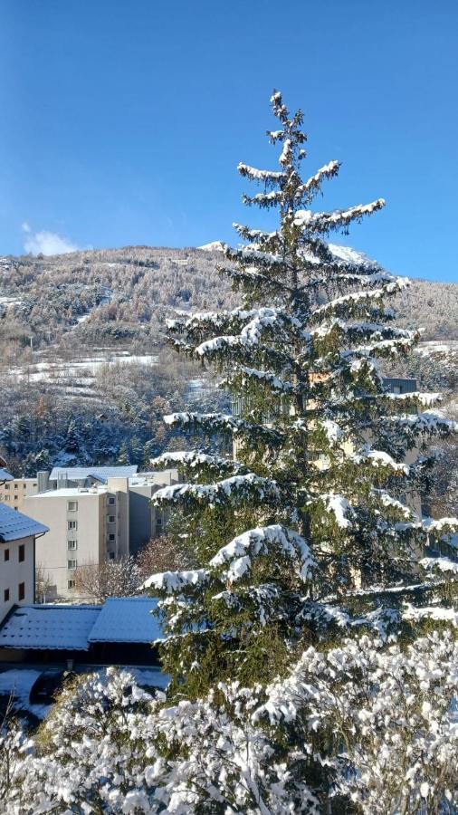 Coquet Appartement Type 2 De 56 M² En Centre Ville Briançon Buitenkant foto